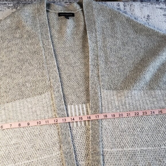 Cozy Soft Grey Banana Republic Sweater Wrap Cardigan Style Snug - Picture 13 of 16